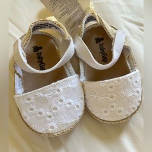 NWT Baby Gap White Sandals 3-6 months